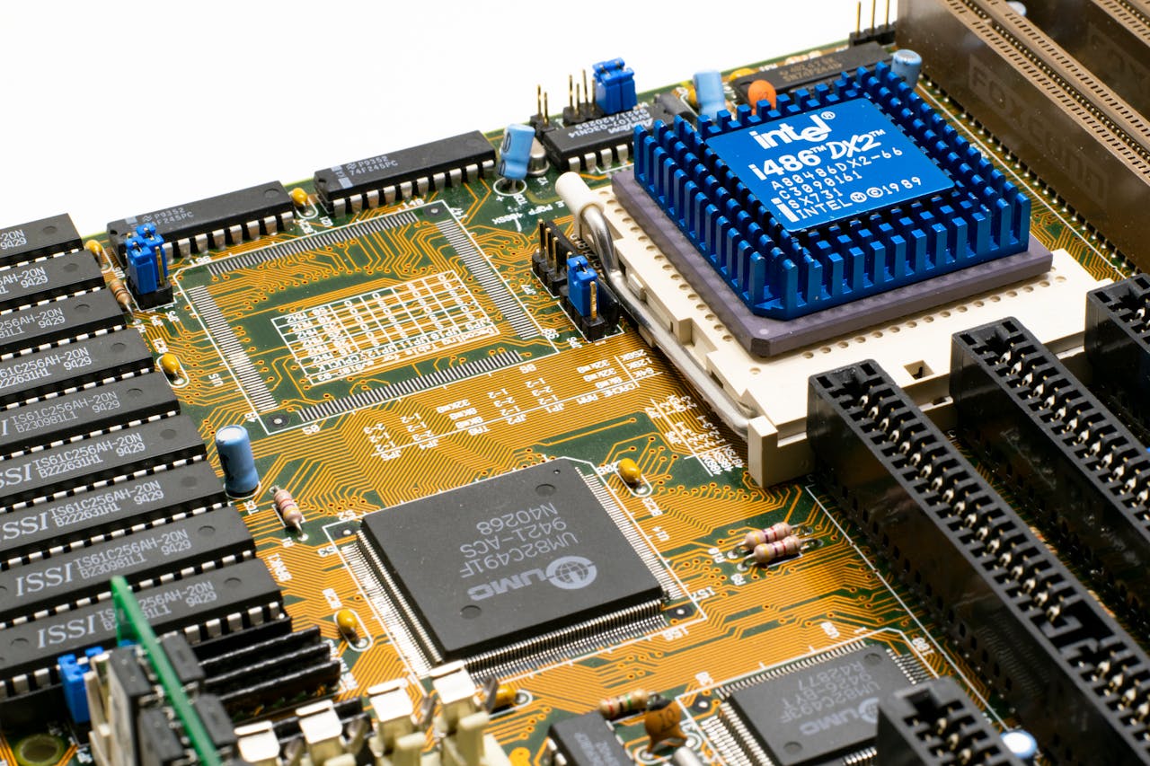 why-choose-us-01 Detailed view of an Intel i486 DX2 CPU installed on a vintage motherboard with chips and circuits.